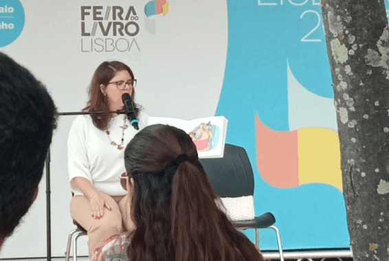 Sessão de Histórias — Feira do Livro